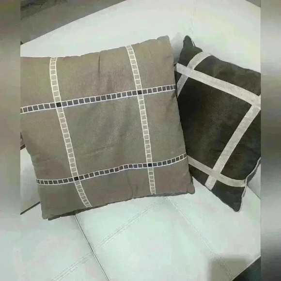 4 Purple and Brown Decorative Pillows - like new - Picture 2 of 8